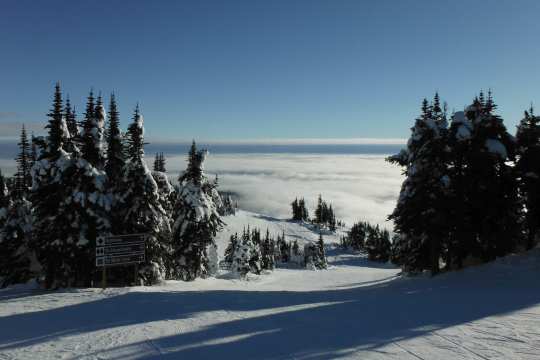 Start of Blue Line run, all of it above the clouds hanging lower in the valley.