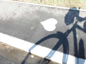 The "hearts" ad for Radenski mineral water is on many sidewalks in the area. Made a fitting picture for a cyclist! 